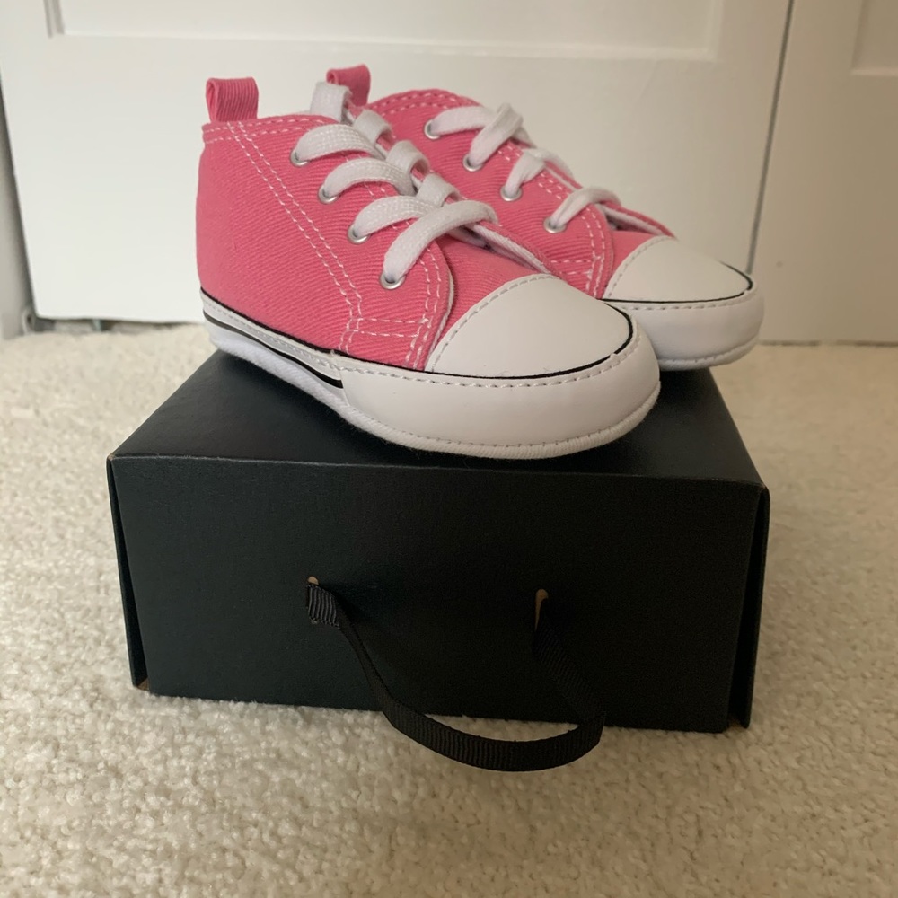 New pink converse crib shoes - size 4